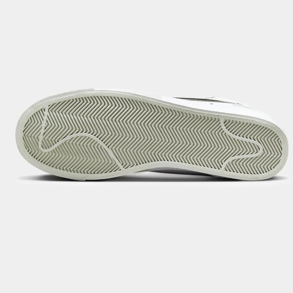 Blazer Mid 77' Split Sneakers - White & Black - Picture 11 of 14